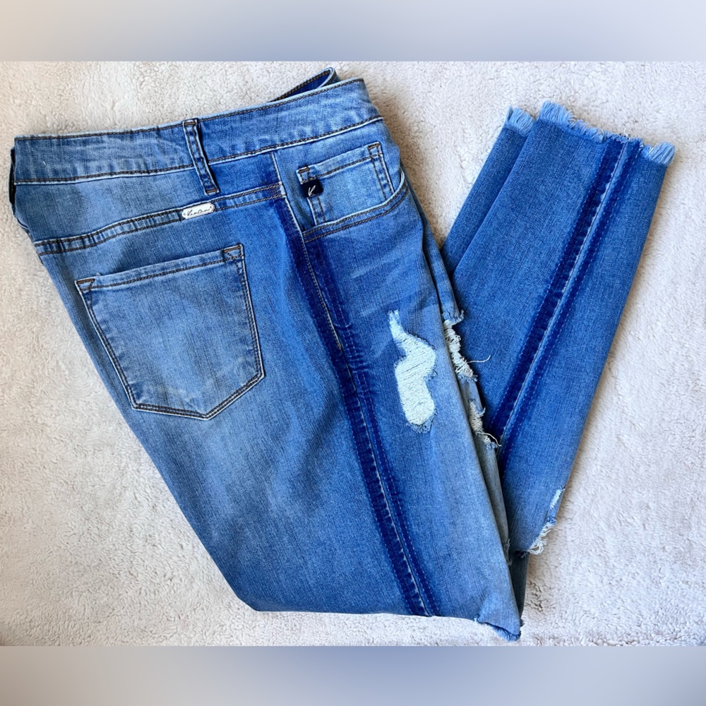 KanCan Distressed Blue Jeans Raw Hem Women Size 30/13 - Picture 10 of 11